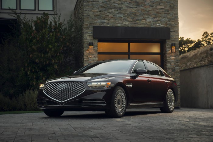 Best luxury sedans for tall drivers