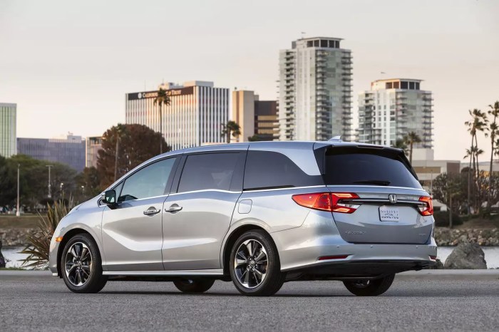 Safest minivans for large families